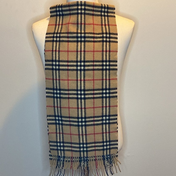 Burberry Archive Beige Nova Check Scarf in 100% Lambswool (55in X 11.5in) [C] - Picture 3 of 4